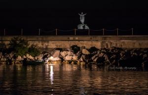 Porticciolo Turistico S. Nicola L'Arena, sullo sfondo la Madonna dell'Assunta